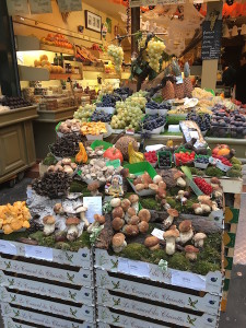 Fruits and Veggies Market | Paris 11th Tour | DeliciousPerspective.com