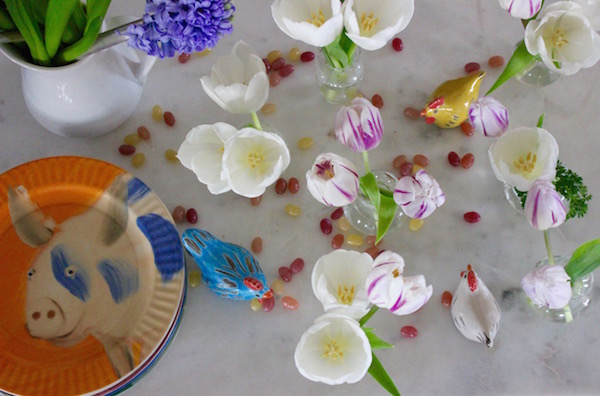 Easter Table Decoration with Pig Plates | DeliciousPerspective.com
